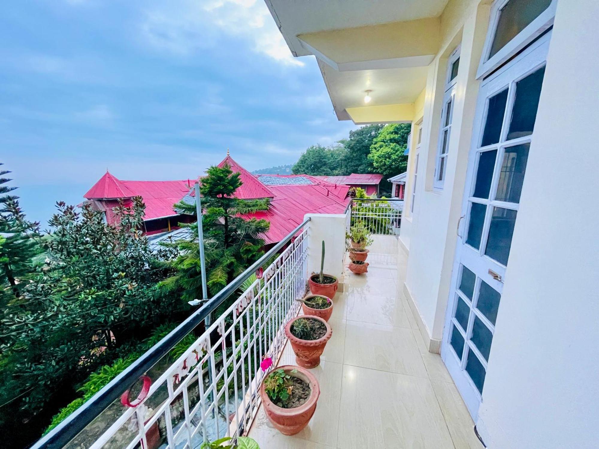 Grand View Lodge And Restaurant Дармсала Экстерьер фото