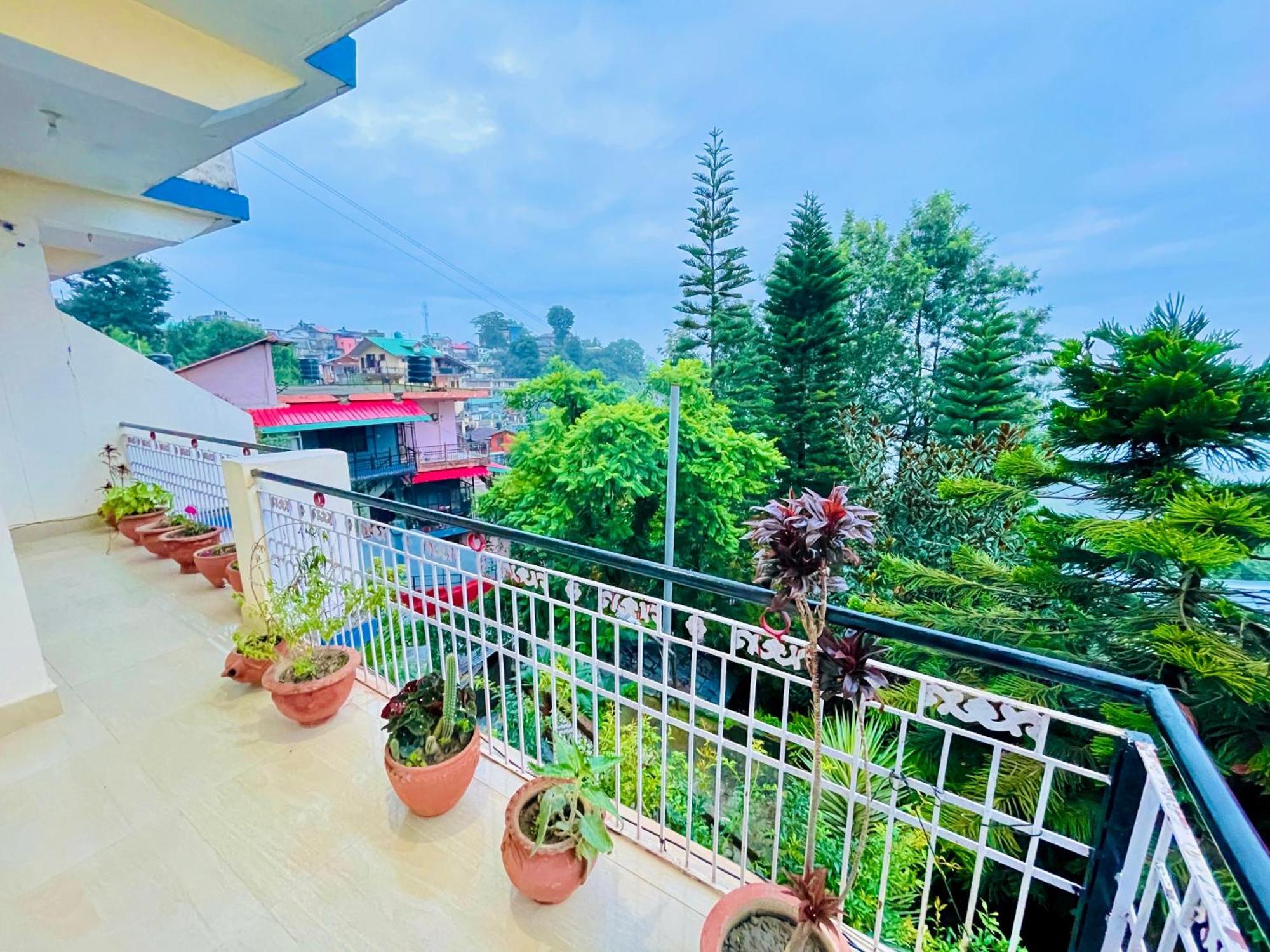 Grand View Lodge And Restaurant Дармсала Экстерьер фото